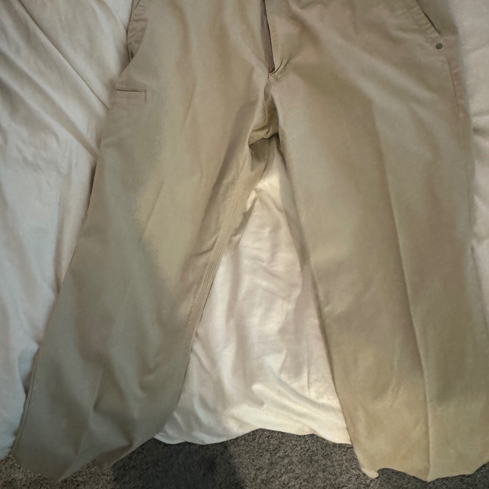 Duluth men’s khaki pants